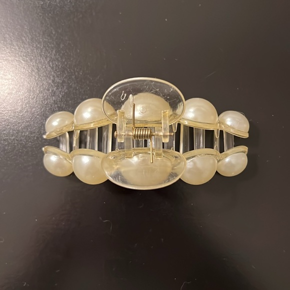 Pearl Hair Clip - Picture 4 of 5